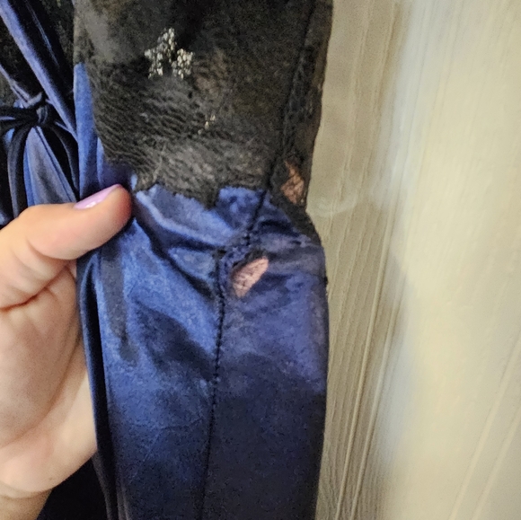 Vintage Victoria Secret Long Slip - Picture 4 of 13